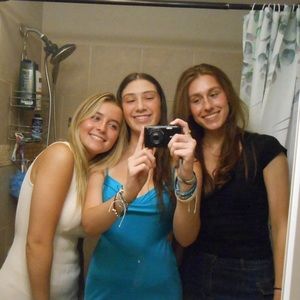 Meet your Posher, Ella